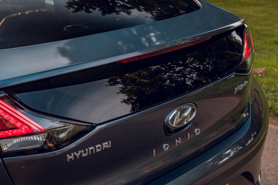 Детали экстерьера Hyundai IONIQ Plug-in Hybrid (AE) 2019 года  (UK) (фото 30 из 40)